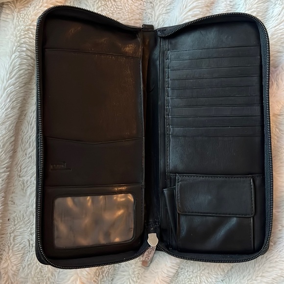 Black wristlet/wallet - Picture 1 of 5